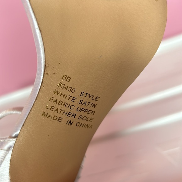 White satin heels - Picture 5 of 6